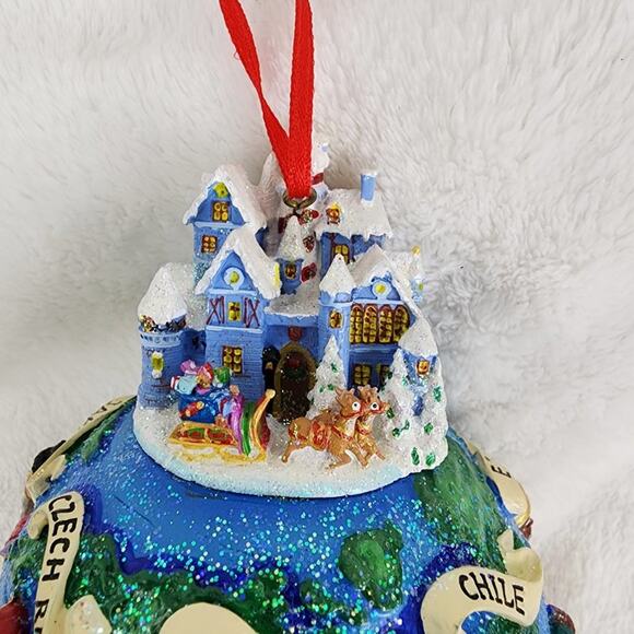 2002 Christopher Radko Santa's Around the World Handmade Ornament - Picture 2 of 7